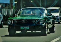 cdcbanaag:  oh look a Mustang in Makati.