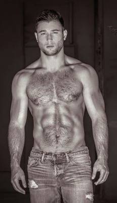 takeyourpantsoffblr:  furonmuscle:  Hot!    *