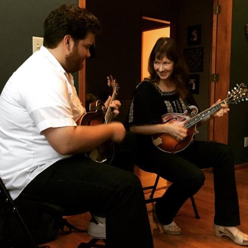 <p>Two of my favorite people playing the lovely mandolins right here in the living room because #nashvillemandolincamp     #mandolin #gilchrist #campbell  (at Fiddlestar)</p>