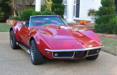 frenchcurious:Beautiful 69’ Vette Roadster. - source Muscle