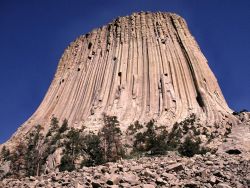 sixpenceee:  Devil’s Tower in northeastern Wyoming is an igneous