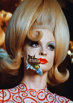 vintagegal:  Lisa Marie Smith in Mars Attacks! (1996)