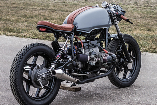 caferacerpasion:  Wow! BMW R80 Cafe Racer by Ironwood Custom Motorcycles.Una BMW que mezcla el estilo cafetero con un cierto toque Bobber, con ese asiento monoplaza | caferacerpasion.com