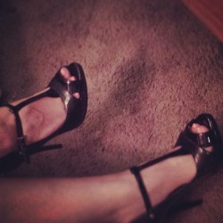 rawrf00tage:  Open toe heels!  #cutetoes #cutefeet #heels #footmodel