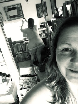 connieportershiplog:  Self, black & white mirror 