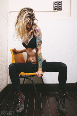 mytattoedgirls:  Horny tattoed girls 