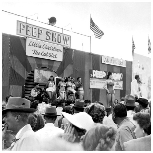 Vintage press photo taken at the 1951 ‘Texas State Fair’ features the Talker firing up the crowd, as legitimate headliner Ann Perri stands at the front of the Bally stage.. In a flagrant example of Carnival circuit shenanigans, owners have listed
