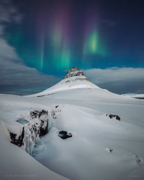 oneshotolive:  Aurora dancing over Kirkjufell, Iceland last night