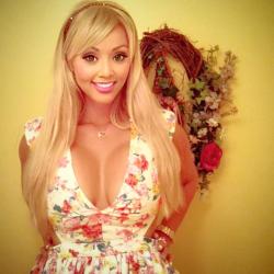 bimbosanddolls:  Sarah was once a world-renowned scientist. Her