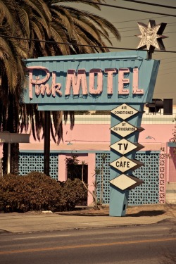 lovequotesrus:  Classic 50’s-60’s Pink Motel sign / photo