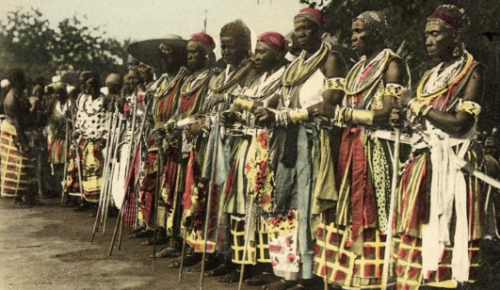 varietiesinlife:The Dora Milaje remind me of the Dahomey Amazons (N’Nonmiton).