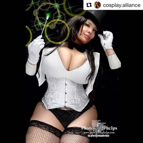 #Repost @cosplay.alliance ・・・ Be sure to follow this amazing cosplayer!!! . . . #Repost @msromann ・・・ Zatanna 