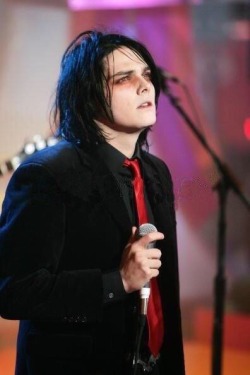 a-killjoy-idiot:  GERARD YOU CANT DO THIS TO US