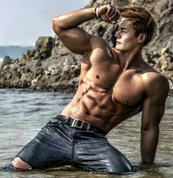 yumyumasianhunks:  yum yum Asian hunks. check out my blog 