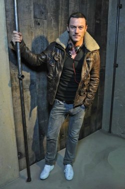 hotfamous-men:  Luke Evans
