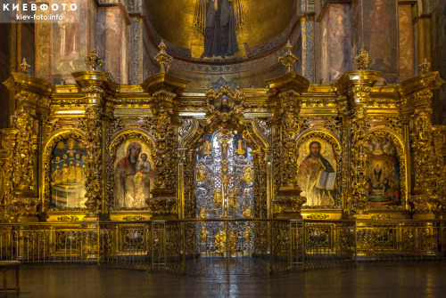 legendary-scholar:  Imperial gate of the main altar of the Sofia