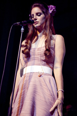 born to adore Lana Del Rey