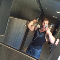 Muscle Selfies