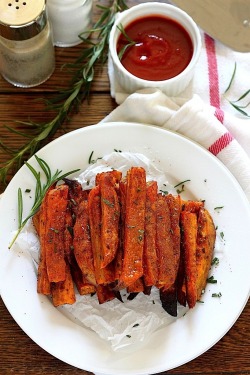 do-not-touch-my-food:  Rosemary and Sea Salt Sweet Potato Fries