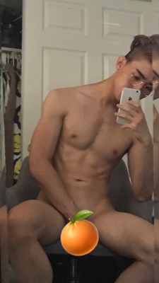 cocksandkittens: matcha-tylenol: 🍊🤷‍♂️🍆 Goddamn