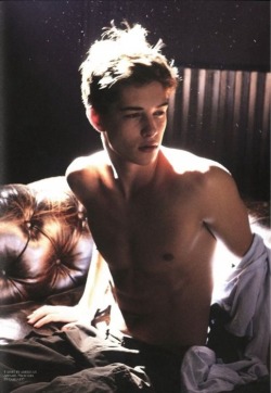 sexyhotlads:  For more hot guys: https://www.tumblr.com/blog/sexyhotlads
