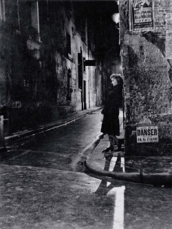  Adolfo Kaminsky Paris at night, lonely woman waiting, 1946 