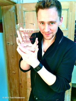torrilla:  Tom Hiddleston: So proud to receive a TiBS #SciFi award