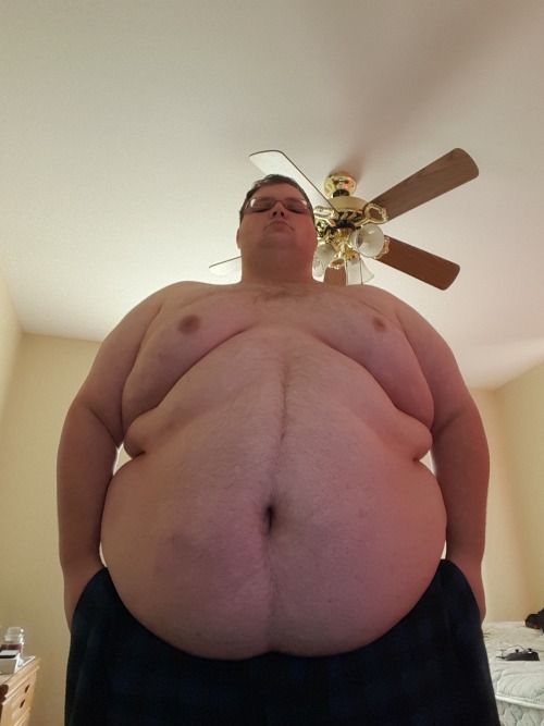 smother-me-in-ur-blubber:  dillybilly1993:  Chubs everywhere but he but he is just to good  Hot damn. Huge sexy mountain of blubber. Would love to be smothered under that huge blubbery hottie. Send your blubber body submissions to : Hunting4bigfun@gmail.c