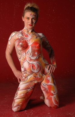 luvallwoman1: bornbareandfree:   Bodypainting by art2body - Model: