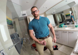 hotfacedescort:  nice daddythat thing looks thick!Los Angeles