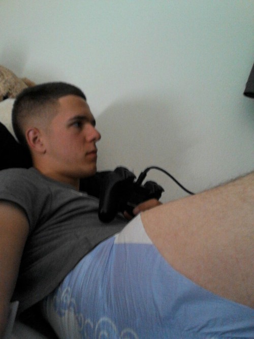 ronikat:  Hehe pwayin Blackops 2 :3 