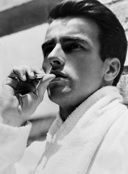 wehadfacesthen:  Montgomery Clift smokes on the set of A Place