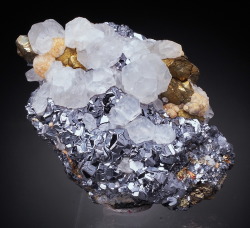 bijoux-et-mineraux:  Galena, Calcite, Chalcopyrite and Siderite