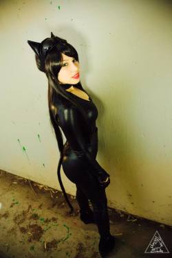 cosplayandgeekstuff:    Margarita Marie Guzman (USA) as Catwoman.Photos by:   Mr.Lenz 