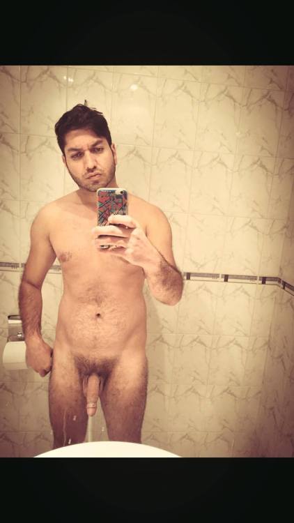 gaychilegay:  Enviaron este buenisimo aporte, al parecer se llamaría Hugo Lopez, 28 años de edad y de Las Condes, Santiago  Imagenes obtenidas de Internet o enviada al correo electrónico que sale en el avatar o son publicada por los mismos usuarios