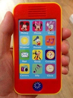 lulz-time:  skwidmeals: The iPhone 5c looks amazing with iOS