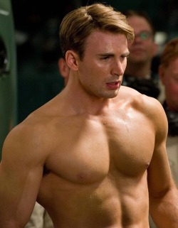 stars-garters:  Staurday celebs featuring: Chris Evans, Ben Cohen,