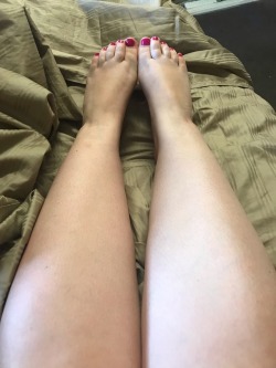 xlady-lexi:   Feetsies 😘😘😘  So sexy