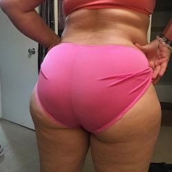 Big mature ass in panties…very sexy!!!Find senior sex