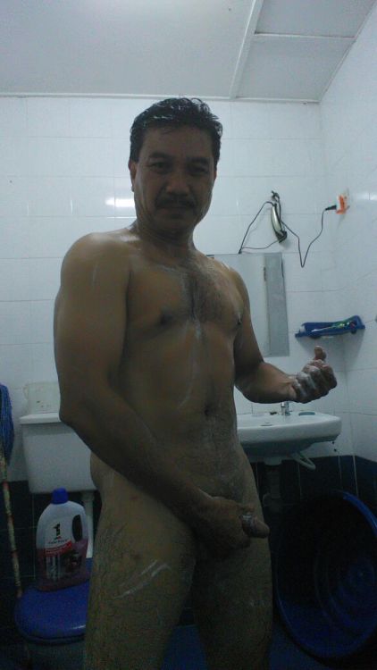 adien7978:  kulomkote:   daddybotak75:  Wow  Nk jugak lah daddy ni   Daddy polis jugak ni 