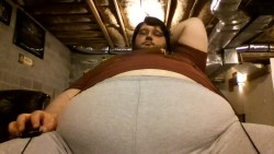 Feelin’ kinda bloated, anyone wanna give me a belly rub?