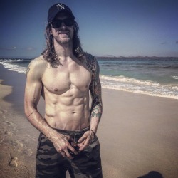 Mike of Plant Based Calisthenics | @plantbased_calisthenicsVisit