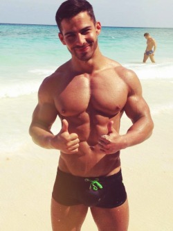 soccerjockbottom:  curiouscub27:  Hot body, great smile and awesome