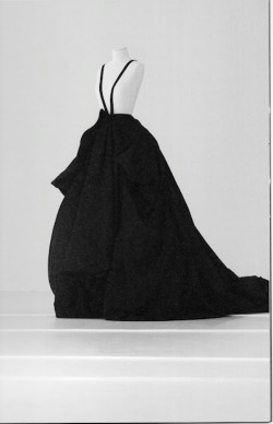 commedescomplet:  Yohji Yamamoto FW 1995 long evening dress in