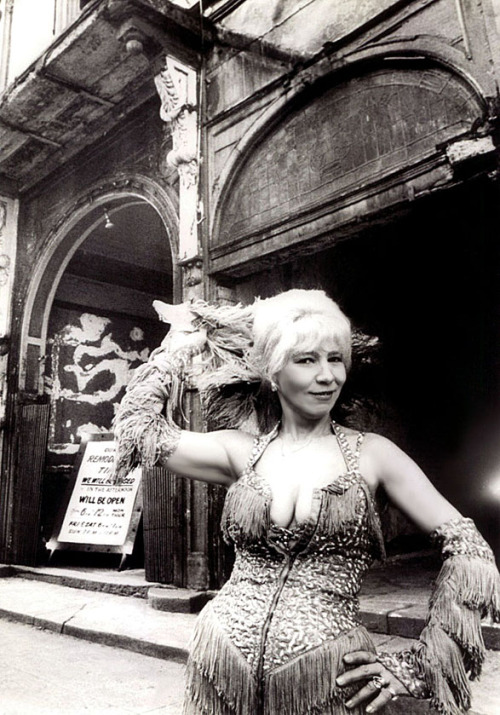 A vintage UPI press photo from late-March 1978, features Marilyn Marshall posing in front of Philadelphia’s legendary ‘TROC Theatre’.. She was set to perform there, as part of a show that would be a celebratory nod to the venue’s rich