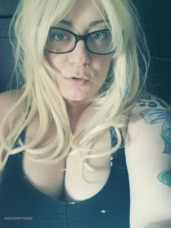 daisysdirtydiary:  Just hanging out in a ratty old sports bra…OMG