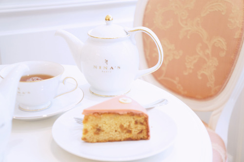 The pretty Marie-Antoinette tea room ~ My photos, please give credits ~ See more on myÂ blogÂ ^_^Â (in french)