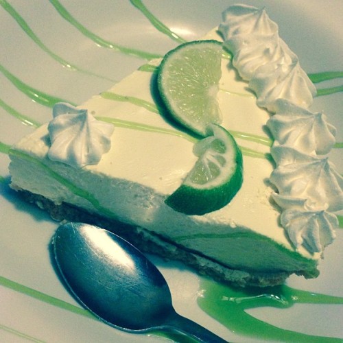 Alright alright alrightt ðŸ™ˆðŸ˜ðŸ˜ #keylimepie #itsgoingdown  (at Flanigan’s Seafood Bar & Grill)