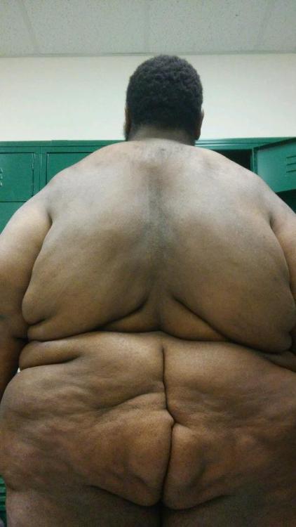 I don’t think I’ve ever been more attracted to someone’s back than I am right now.