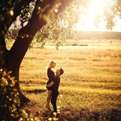 Couple In Love en We Heart It. http://weheartit.com/entry/69291307/via/PippaM175